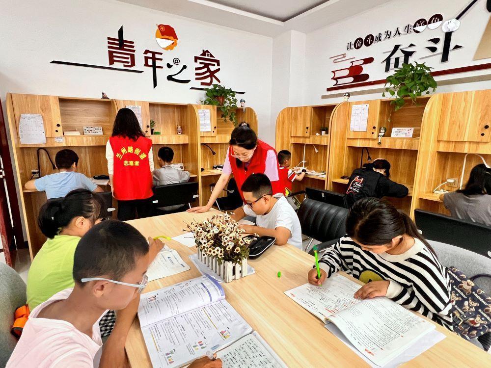 青春之光在基層閃耀——慶陽市大學生社會實踐活動豐富多彩